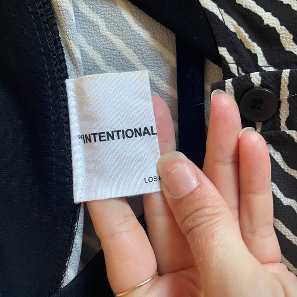 Intentionally blank dress - Picture 3 of 4